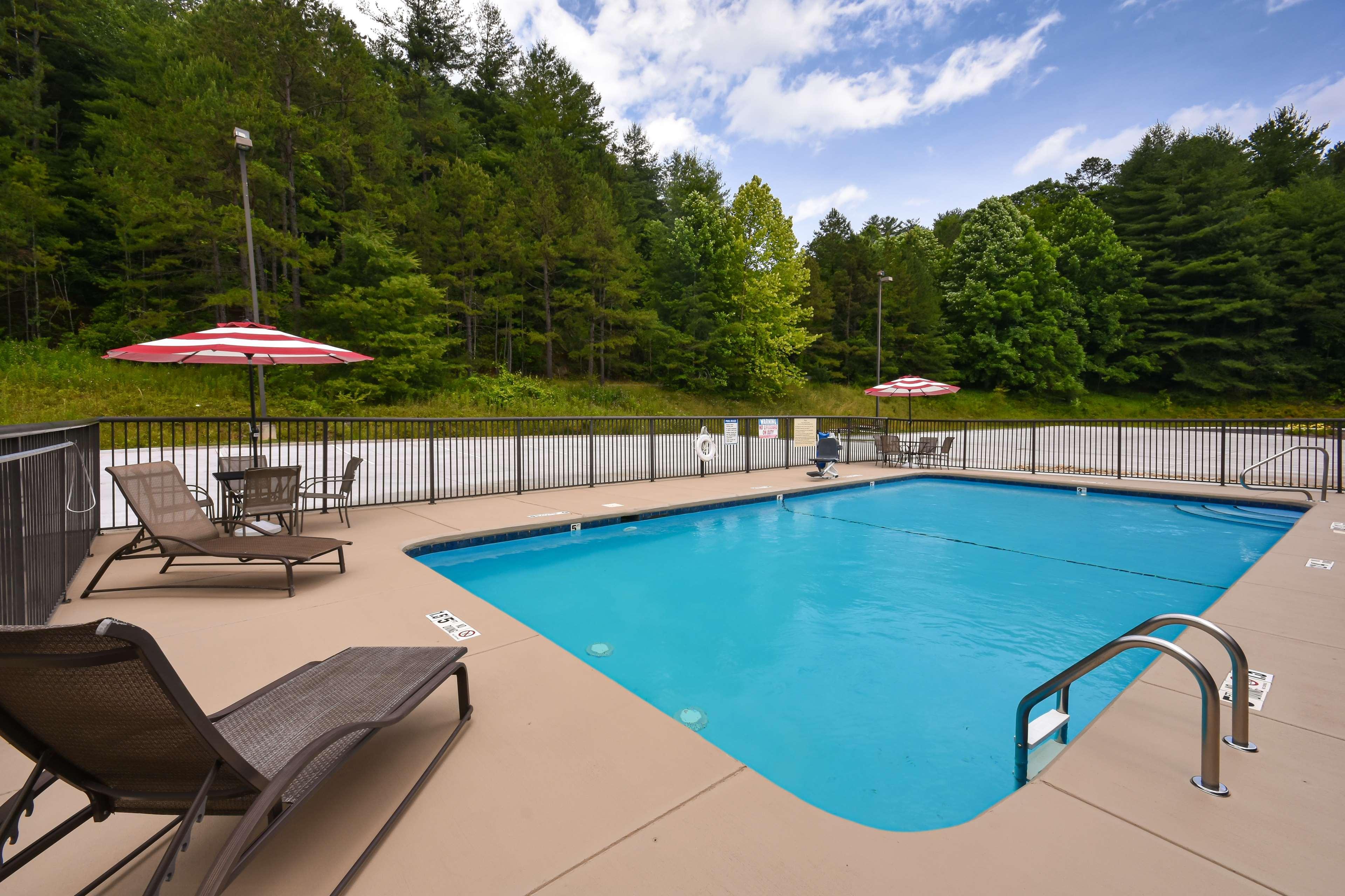 Hampton Inn Brevard Pisgah Forest Exterior photo